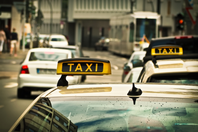 taxis-BRIANCONNET-min_road-traffic-car-glass-driving-city-583084-pxhere.com